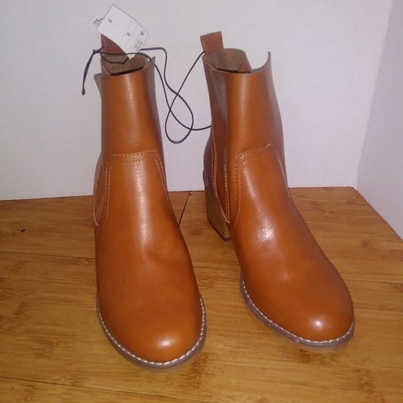 NWT Boots - Picture 6 of 8